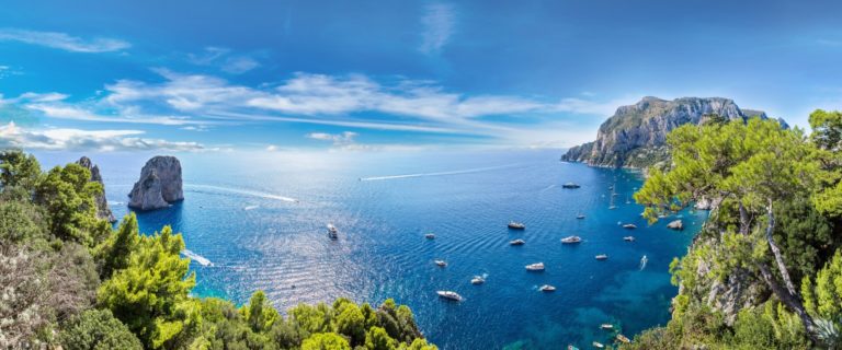 Daily tour along the coast of Taormina